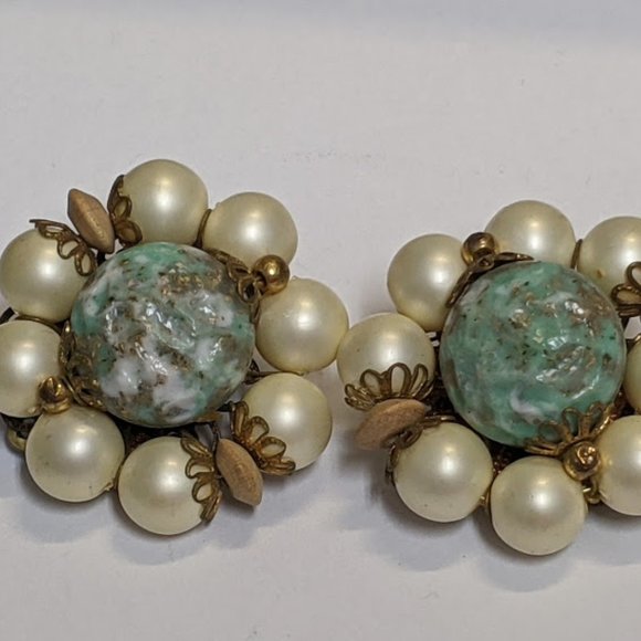 Vintage Mid Century Thermoset Faux Pearl Earrings - Picture 3 of 4
